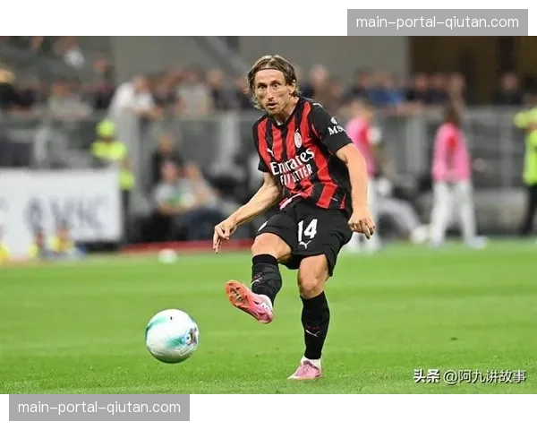 战术复盘:AC米兰如何通过高位逼抢击溃那不勒斯的中场组织 战术复盘:AC米兰如何通过高位逼抢击溃那不勒斯的中场组织